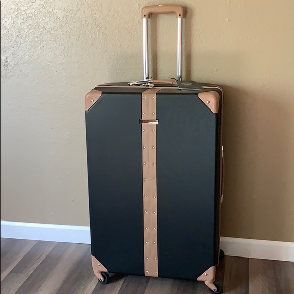 Vince Camuto luggage - Picture 2 of 8